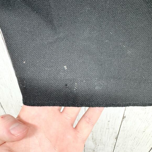 H&M Skirt Women Size 6 Black Gold Button Pleat Front Midi Zip Button Back Preppy - Picture 2 of 8